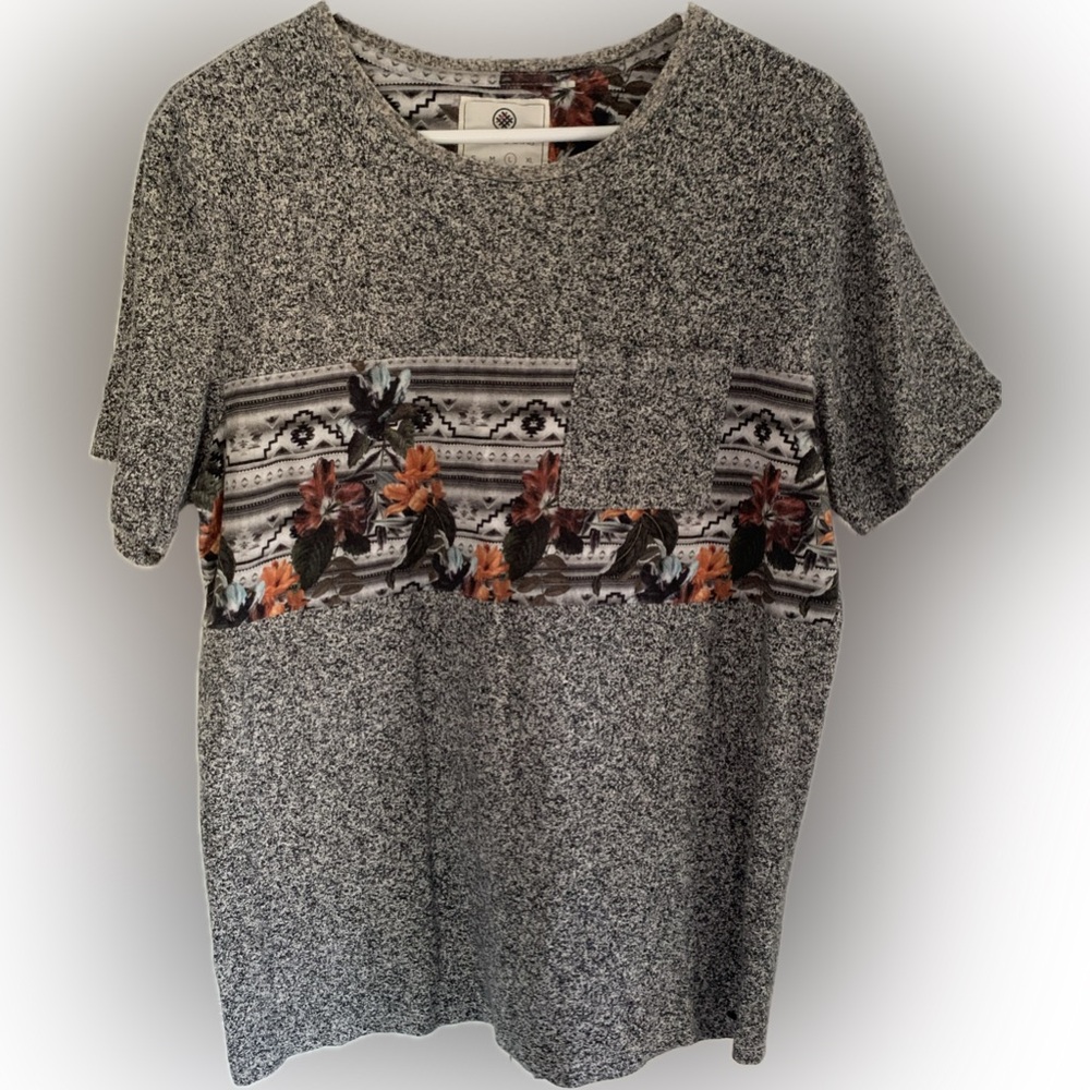 On The Byas Men's Size L Short Sleeve Shirt